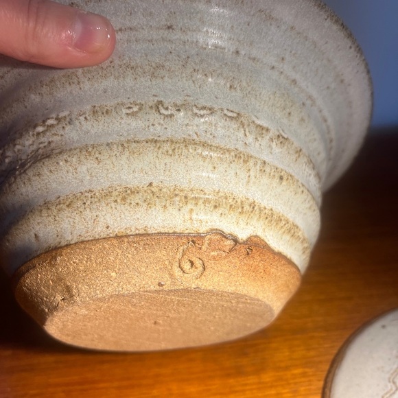Handcrafted art pottery bowl with lid white glaze marked - Picture 6 of 12